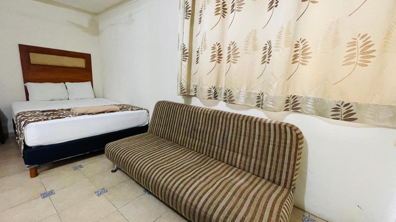Hotel B&B - 5Th Avenue Playa del Carmen Luaran gambar A sofa bed