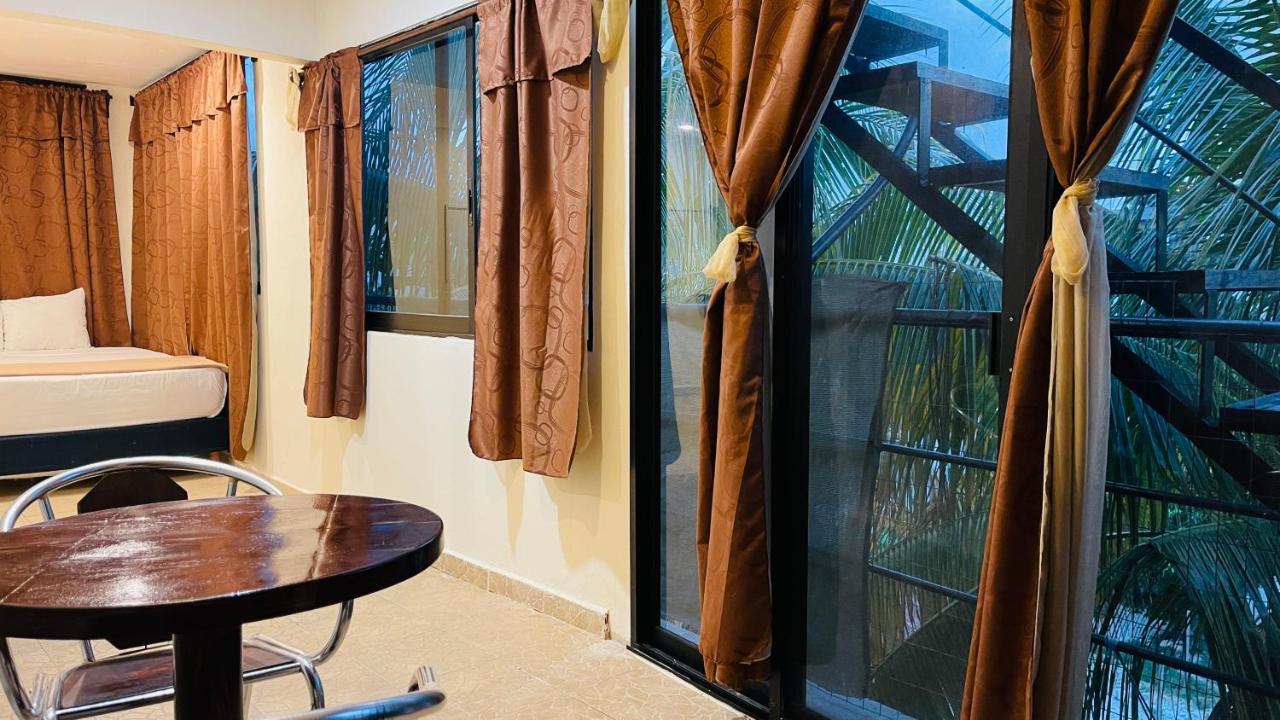 Hotel B&B - 5Th Avenue Playa del Carmen Luaran gambar Curtains